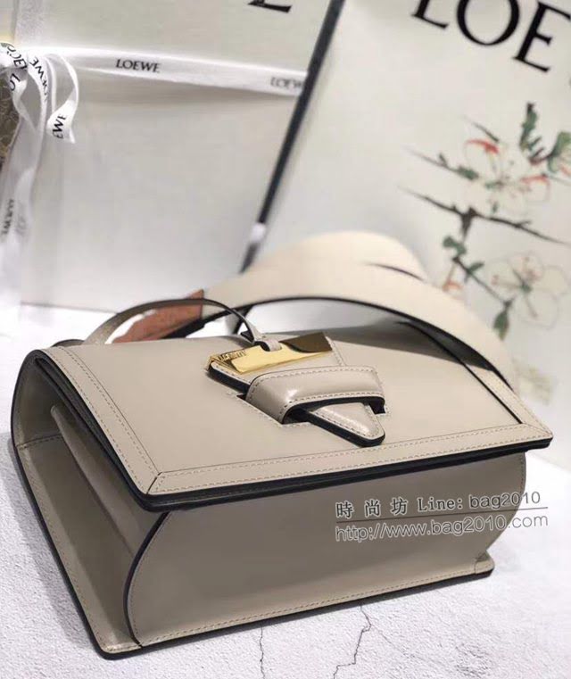 LOEWE新款包包 羅意威Barcelona雙肩帶三角包 羅意威小挎包 10157  tcl1303